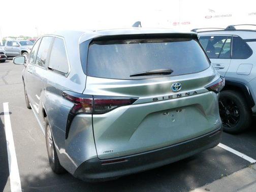 2023 Toyota Sienna LE