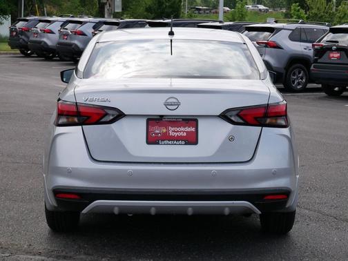 Brilliant Silver Metallic 2024 Nissan Versa 1.6 S