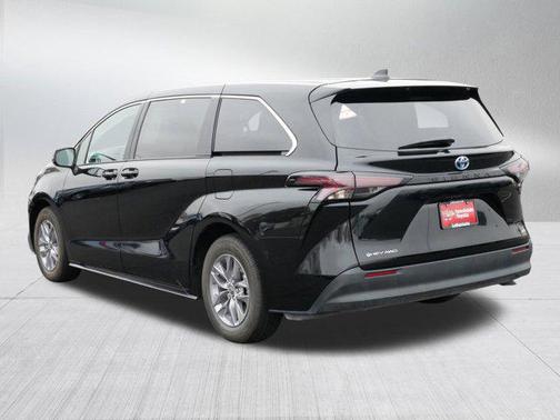 2025 Toyota Sienna LE