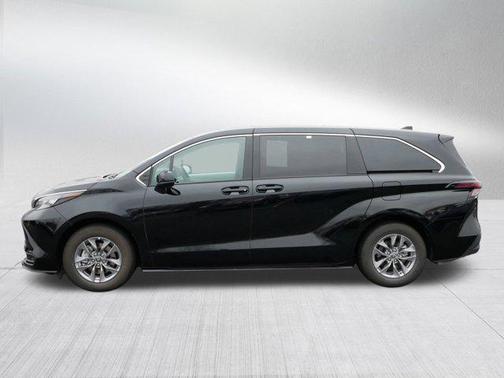 2025 Toyota Sienna LE