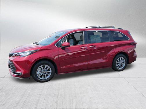 2022 Toyota Sienna XLE 7 Passenger