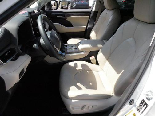 Wind Chill Pearl 2023 Toyota Highlander Limited