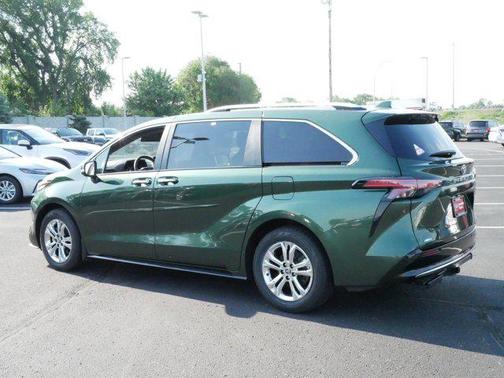 2022 Toyota Sienna Platinum 7 Passenger