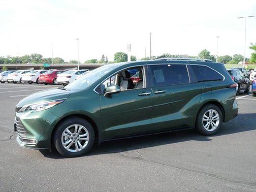 2022 Toyota Sienna Platinum 7 Passenger