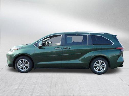 2022 Toyota Sienna Platinum 7 Passenger