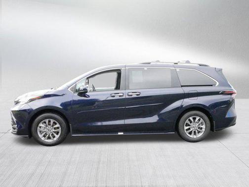 2025 Toyota Sienna XLE 7 Passenger