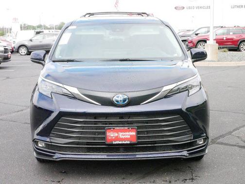 2025 Toyota Sienna XLE 7 Passenger