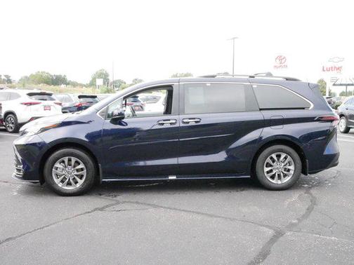 2025 Toyota Sienna XLE 7 Passenger