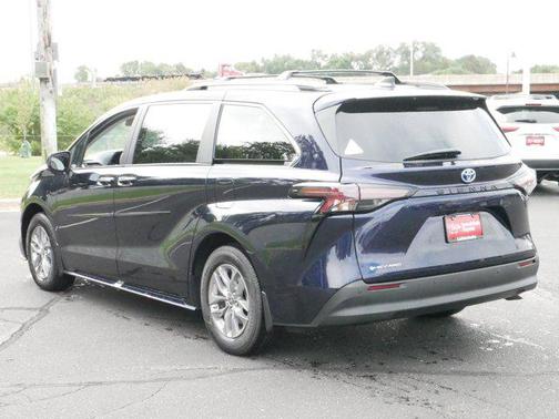 2025 Toyota Sienna XLE 7 Passenger