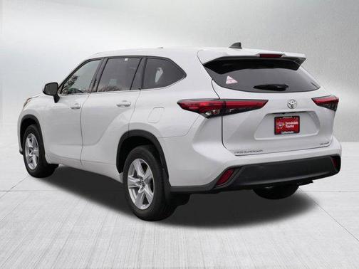 Wind Chill Pearl 2022 Toyota Highlander LE