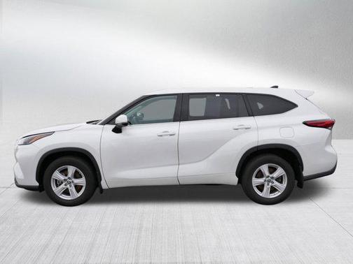 Wind Chill Pearl 2022 Toyota Highlander LE