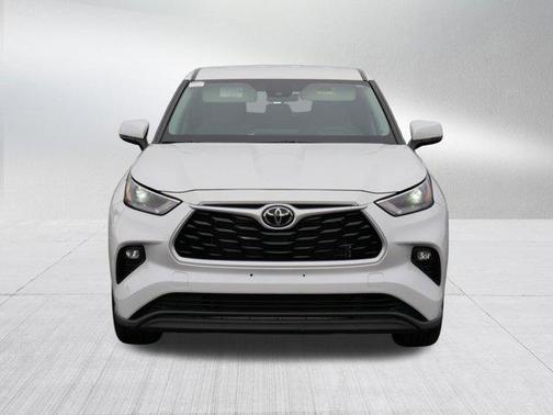 Wind Chill Pearl 2022 Toyota Highlander LE