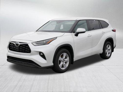 Wind Chill Pearl 2022 Toyota Highlander LE