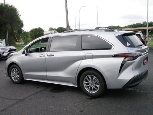 2024 Toyota Sienna XLE 7 Passenger