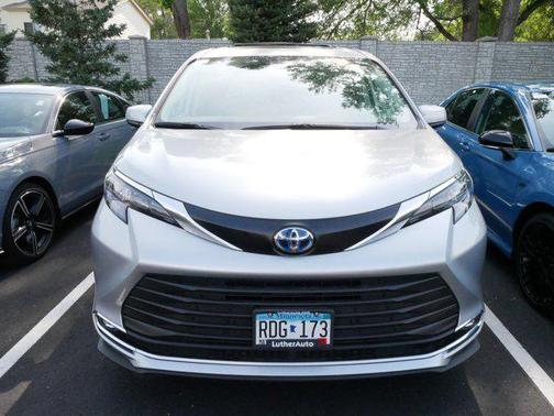 2024 Toyota Sienna XLE 7 Passenger