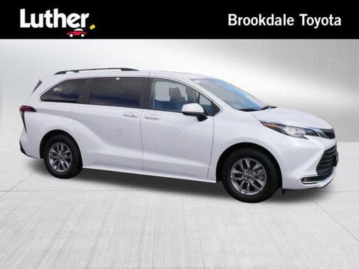 2022 Toyota Sienna XLE 7 Passenger