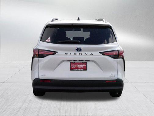 2022 Toyota Sienna XLE 7 Passenger