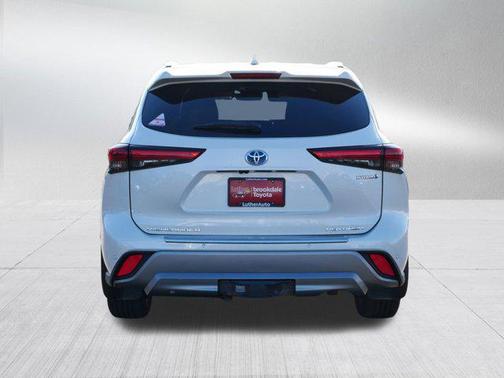 2021 Toyota Highlander Hybrid Platinum