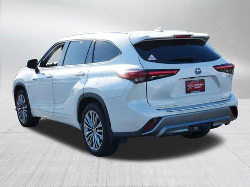 2021 Toyota Highlander Hybrid Platinum