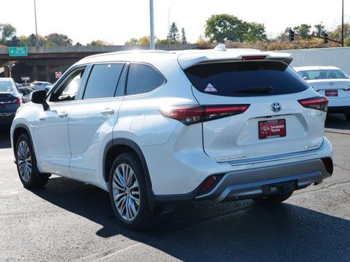 2021 Toyota Highlander Hybrid Platinum