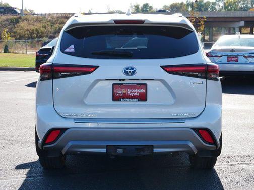 2021 Toyota Highlander Hybrid Platinum
