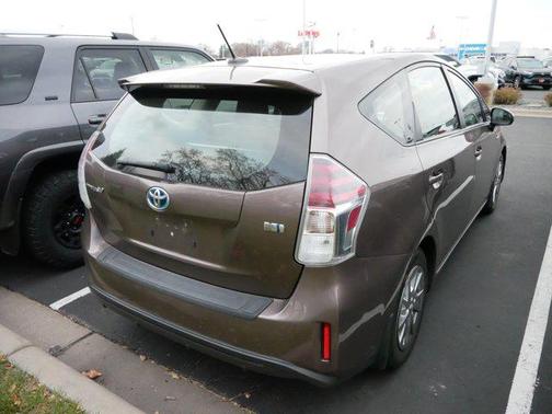 2016 Toyota Prius v Three