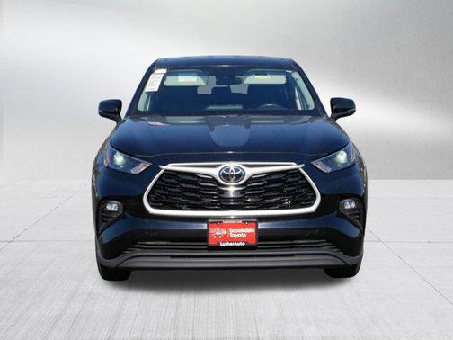 Midnight Black Metallic 2024 Toyota Highlander LE