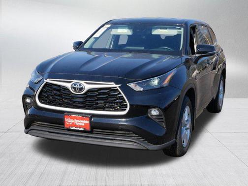 Midnight Black Metallic 2024 Toyota Highlander LE