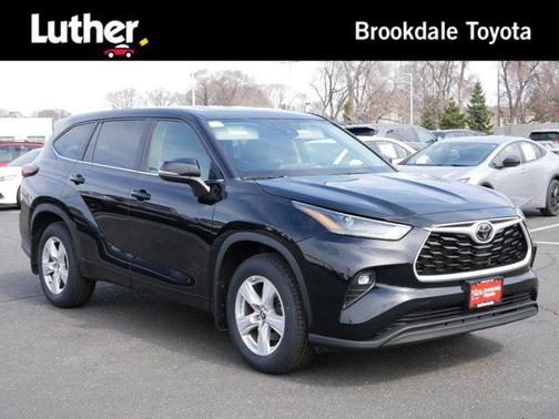 Midnight Black Metallic 2024 Toyota Highlander LE