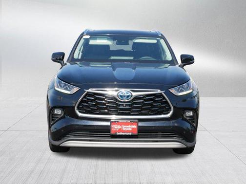 2021 Toyota Highlander Hybrid Platinum