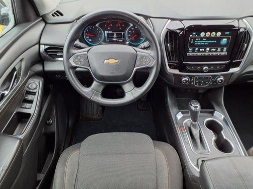 Graphite Metallic 2018 Chevrolet Traverse LT Cloth