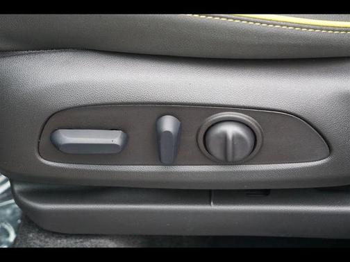 Iridescent Pearl Tricoat 2026 Chevrolet Trailblazer ACTIV