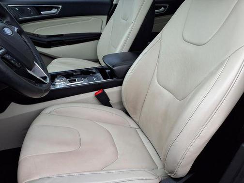 Burgundy Velvet Metallic Tinted Clearcoat 2019 Ford Edge Titanium