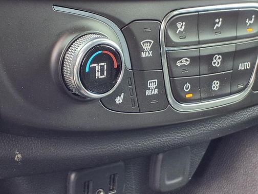 Black Cherry Metallic 2021 Chevrolet Traverse LT Cloth