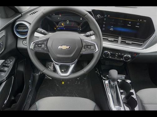 Mosaic Black Metallic 2026 Chevrolet Trax LT
