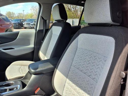 Mosaic Black Metallic 2024 Chevrolet Equinox LS