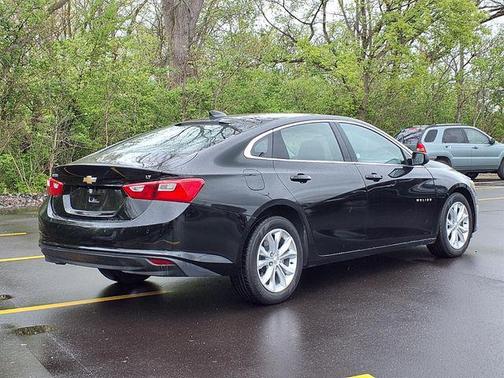 Mosaic Black Metallic 2024 Chevrolet Malibu FWD 1LT