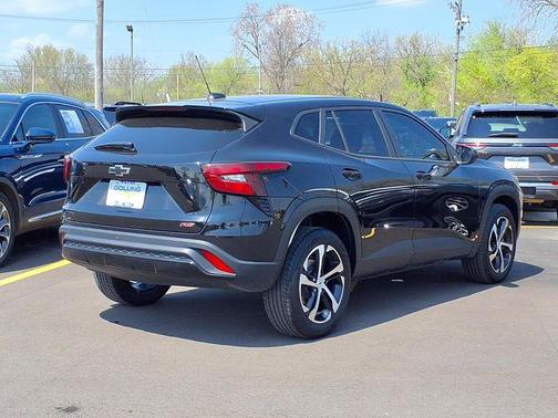 Mosaic Black Metallic 2024 Chevrolet Trax FWD 1RS