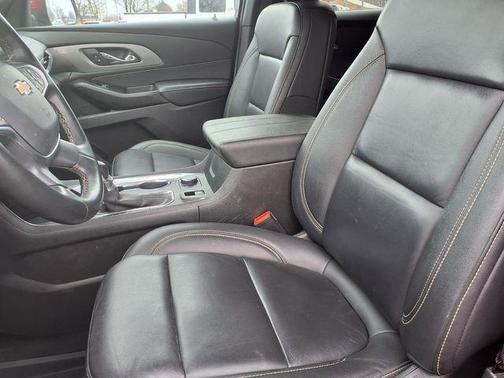 Radiant Red Tintcoat 2023 Chevrolet Traverse LT Leather