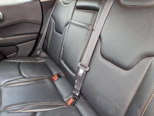 Diamond Black Crystal Pearlcoat 2018 Jeep Compass Limited