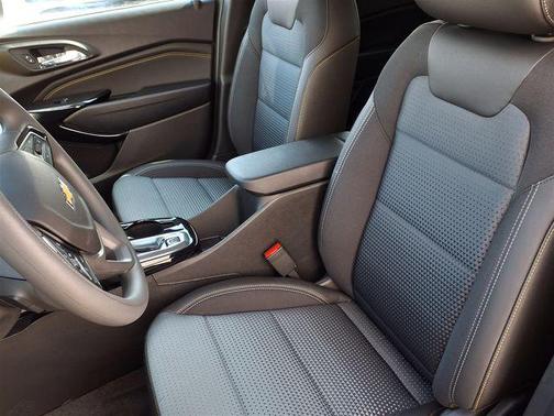 Sterling Gray Metallic 2026 Chevrolet Trax LT