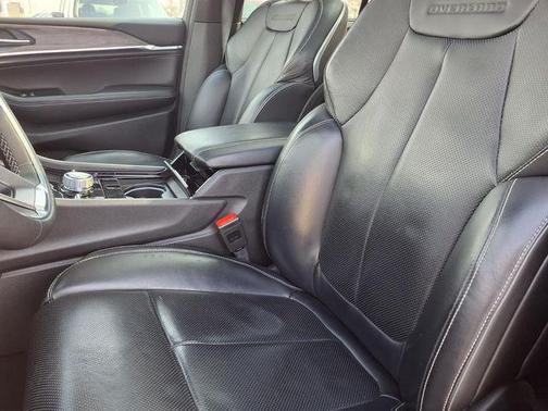 2022 Jeep Grand Cherokee 4xe Overland