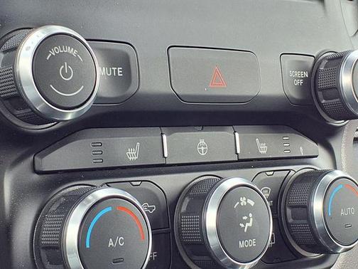 Diamond Black Crystal Pearlcoat 2020 RAM 1500 Big Horn/Lone Star