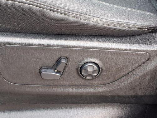 Diamond Black Crystal Pearlcoat 2020 RAM 1500 Big Horn/Lone Star