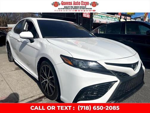 2022 Toyota Camry SE