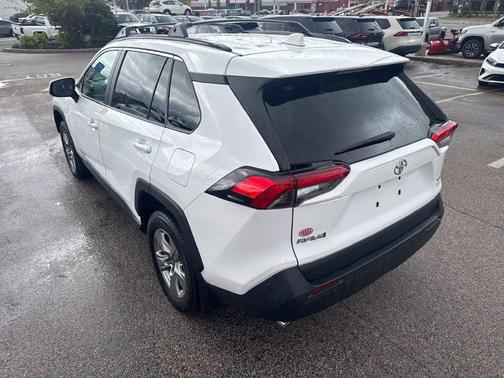 Ice Cap 2024 Toyota RAV4 XLE