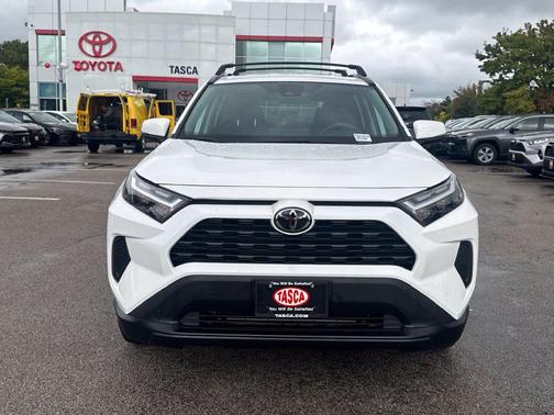 Ice Cap 2024 Toyota RAV4 XLE