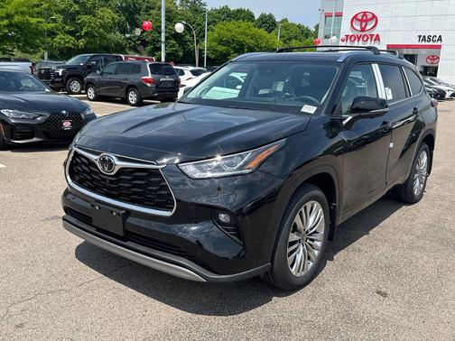 Midnight Black Metallic 2026 Toyota Highlander Platinum