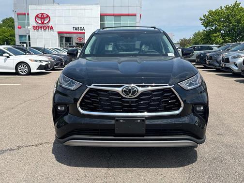 Midnight Black Metallic 2026 Toyota Highlander Platinum