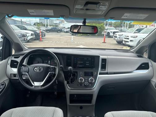 2017 Toyota Sienna LE